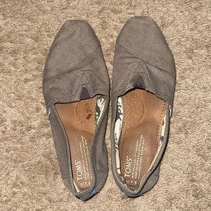 Grey Toms size 7.5